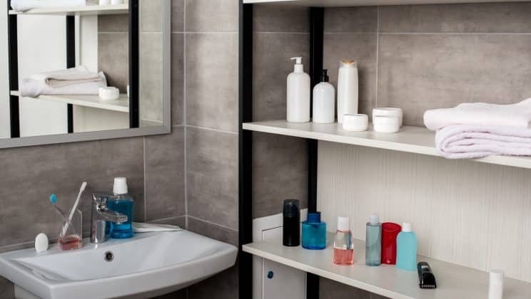 Comment choisir une étagère salle de bain en verre ?